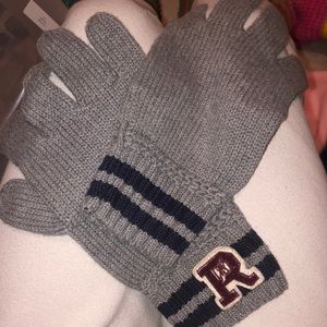 Woman’s gloves